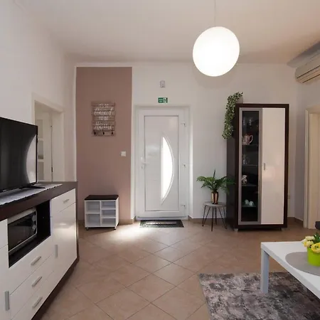 House Stefi פולה