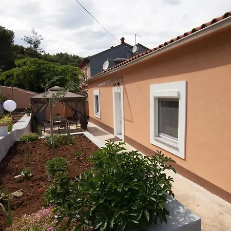 בית נופש House Stefi